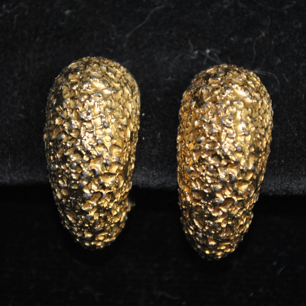 Vintage Joseph Mazer Gold-tone Textured / Nugget Dome Clip-on Earrings JoMaz